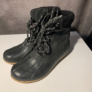 Tommy Hilfiger Women’s Rainah Snow Rain Boots, Black, SZ 6 Medium US